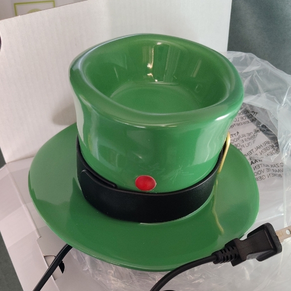 Scentsy Lucky Leprechaun Warmer with Vibrant Design - Picture 3 of 5